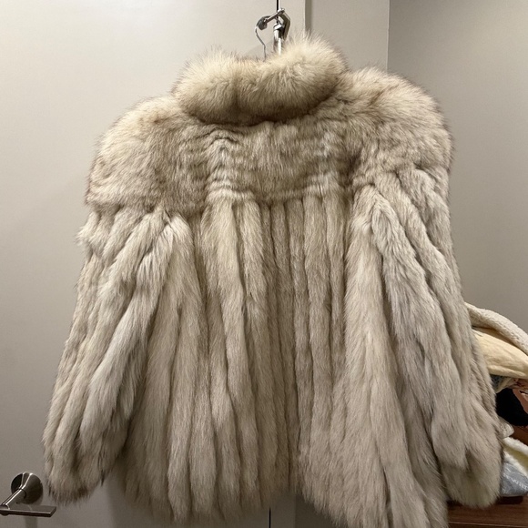 SOLD---Vintage saga Fox fur - Picture 5 of 5